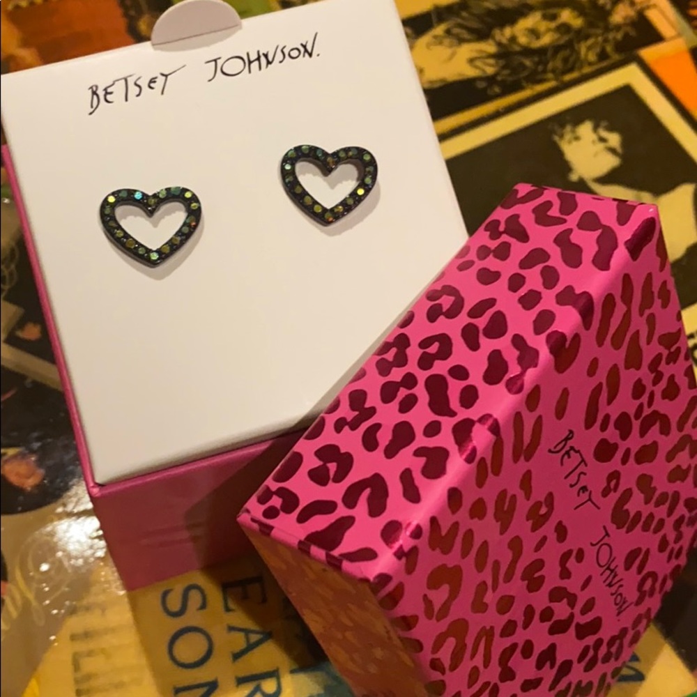 Betsey Johnson IRRIDESCENT ❤️ STUDS- NIB